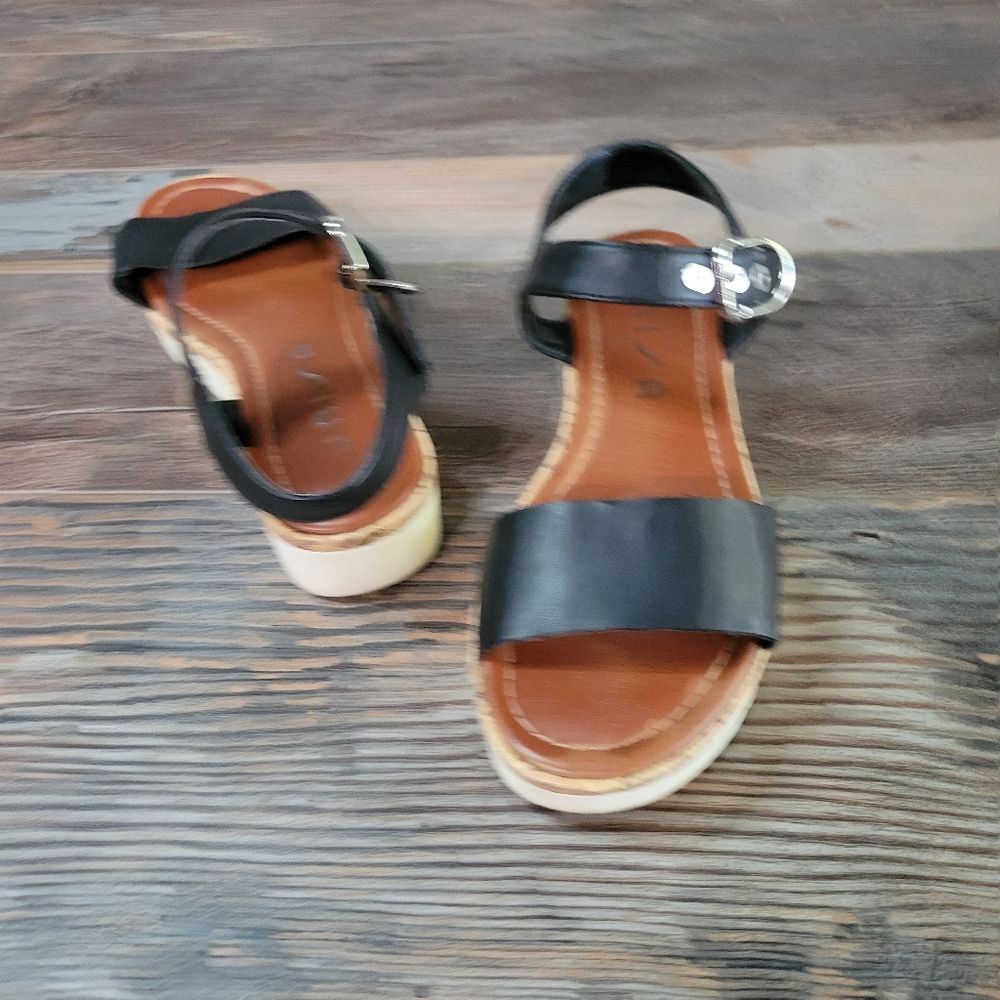 Unisa sandals sz 7 Medium - Picture 5 of 6